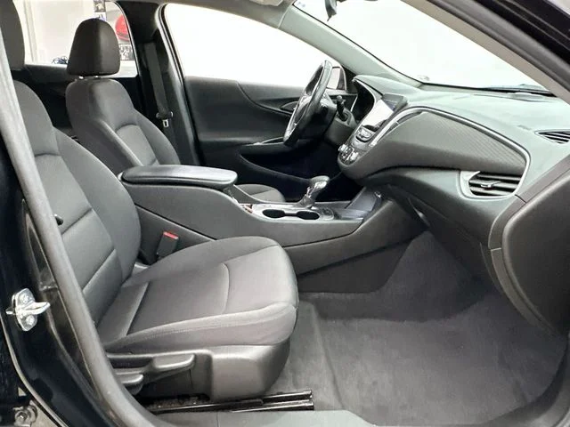 Used 2022 Black Chevrolet RS image 15