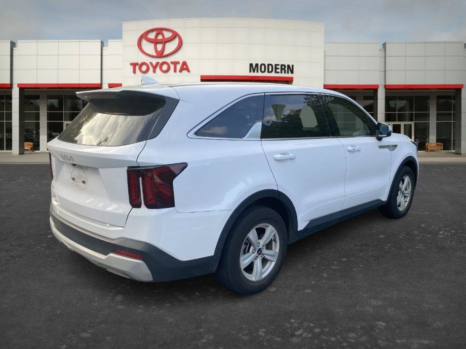 Used 2025 Glacial White Pearl Kia LX image 13