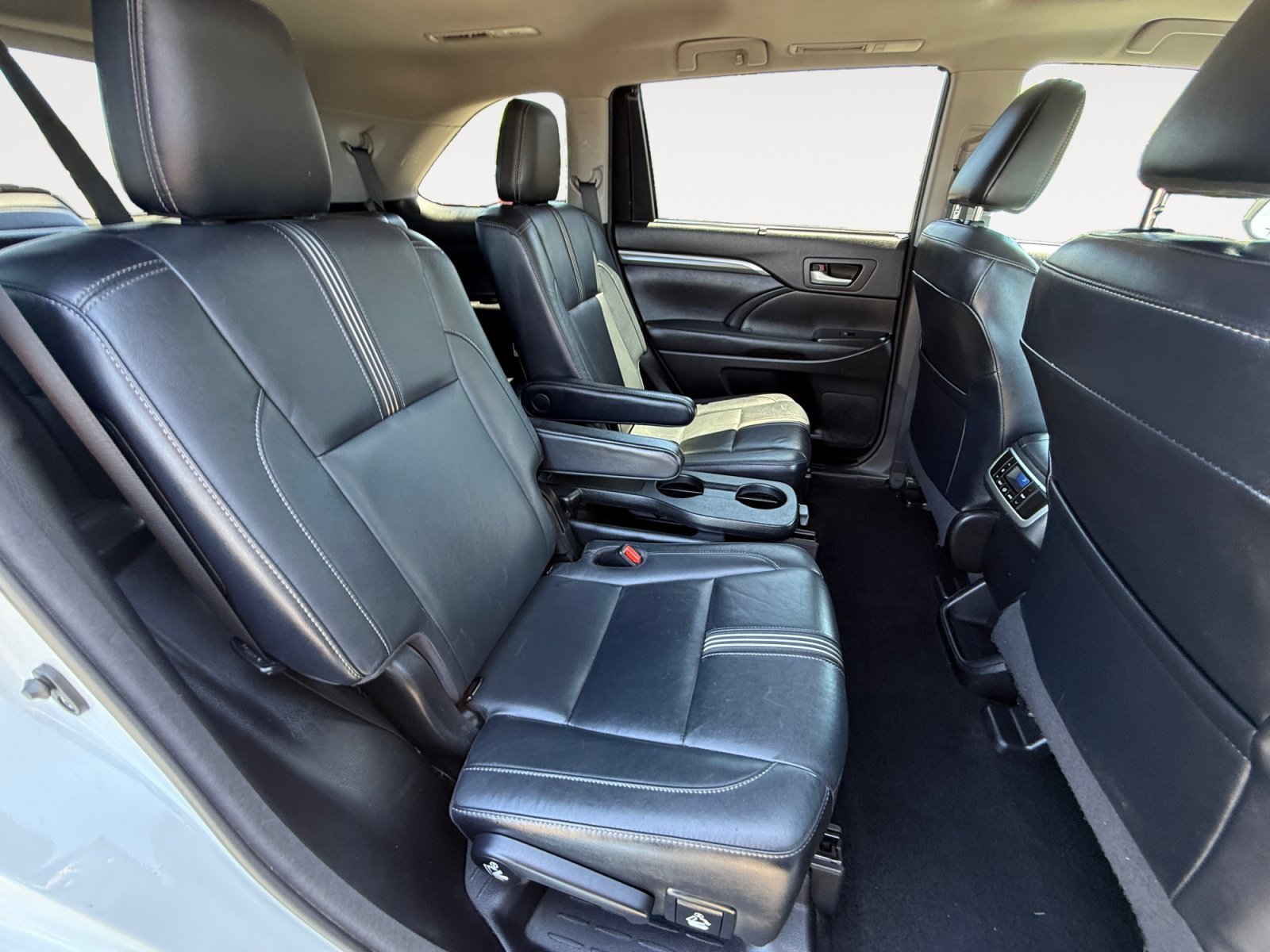 Used 2018 Blizzard Pearl Toyota SE image 18