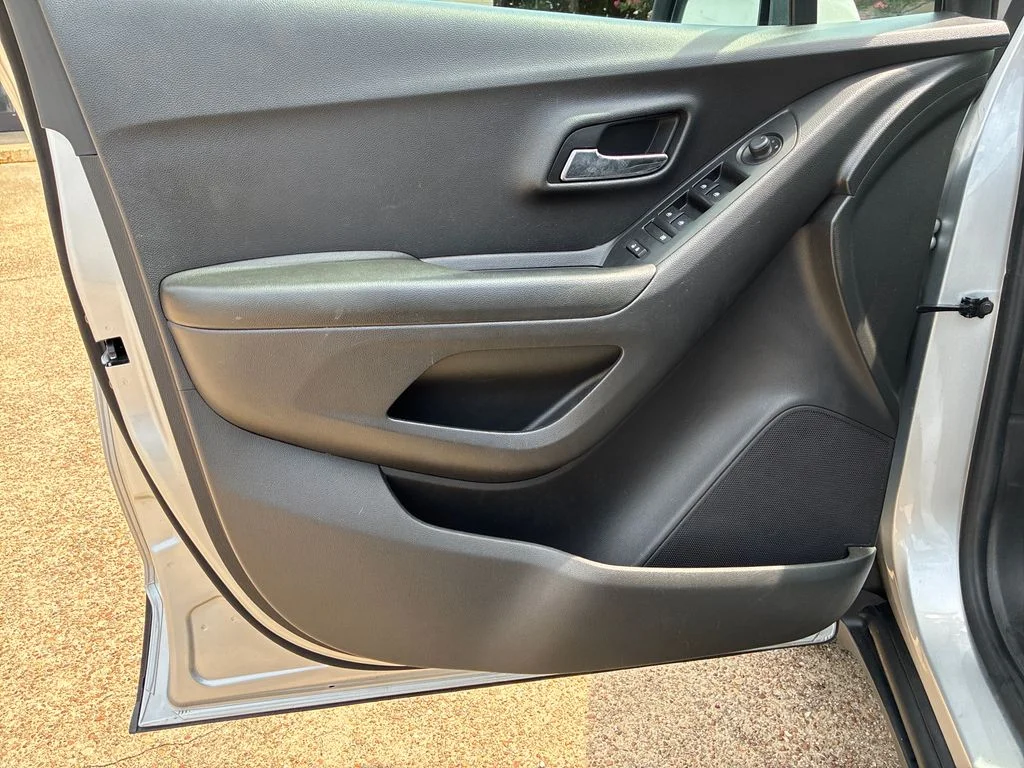 Used 2021 Silver Chevrolet LT image 11