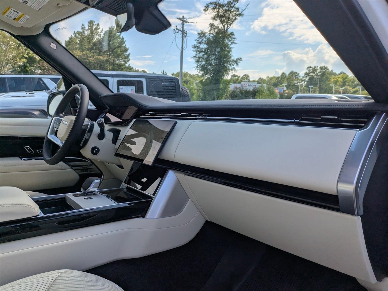 New 2026 Fuji White LAND ROVER SE 7 Seats image 38