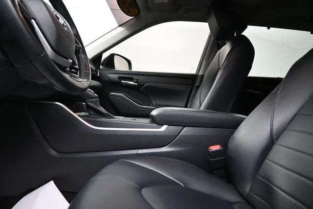 Used 2023 Black Toyota XLE image 17