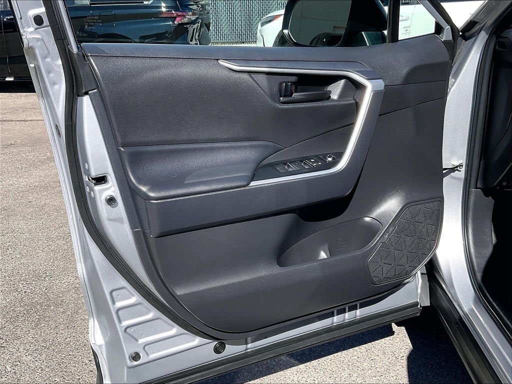 Used 2025 Silver Toyota LE image 9
