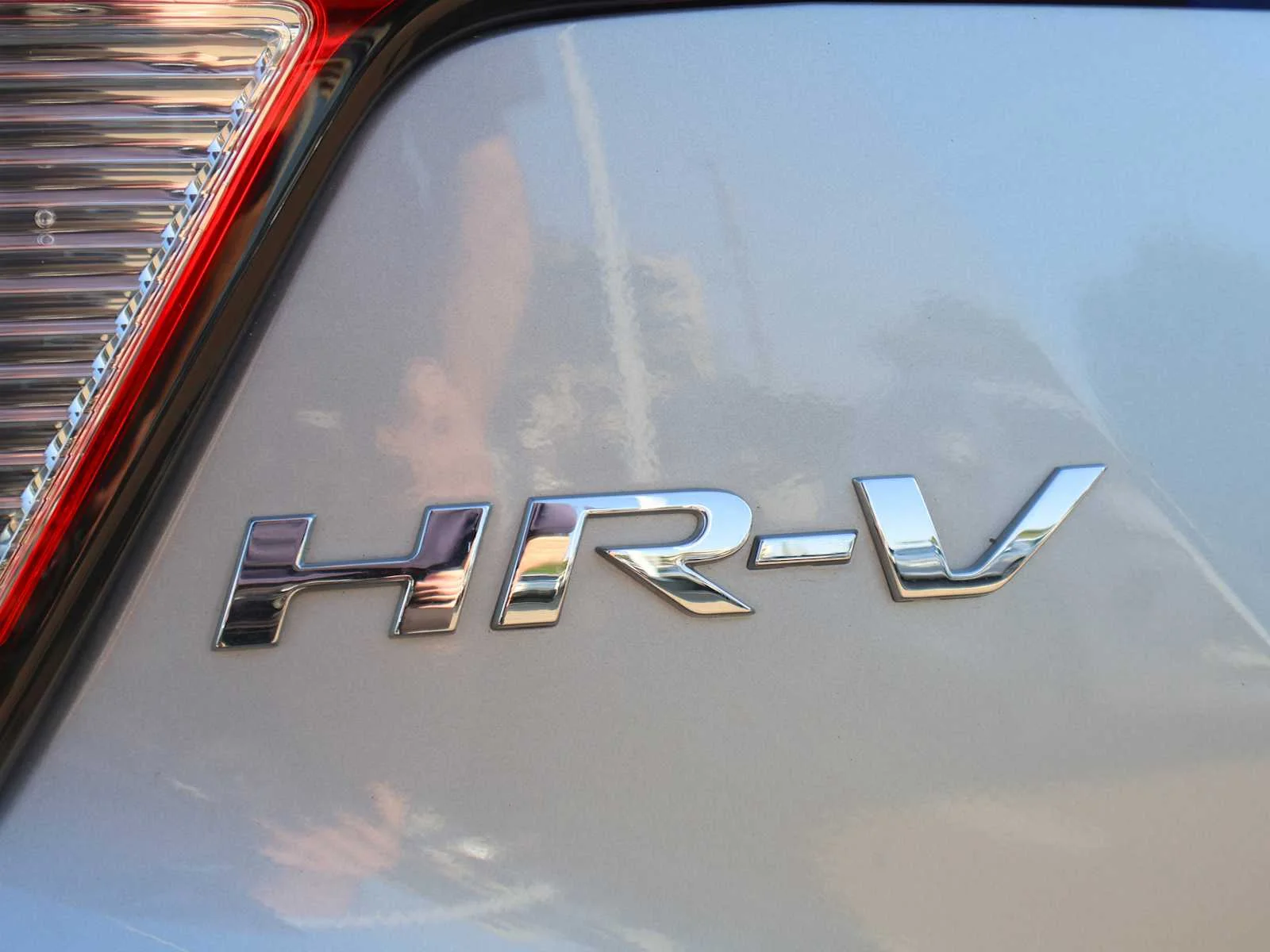 Used 2019 Lunar Silver Metallic Honda Sport image 9