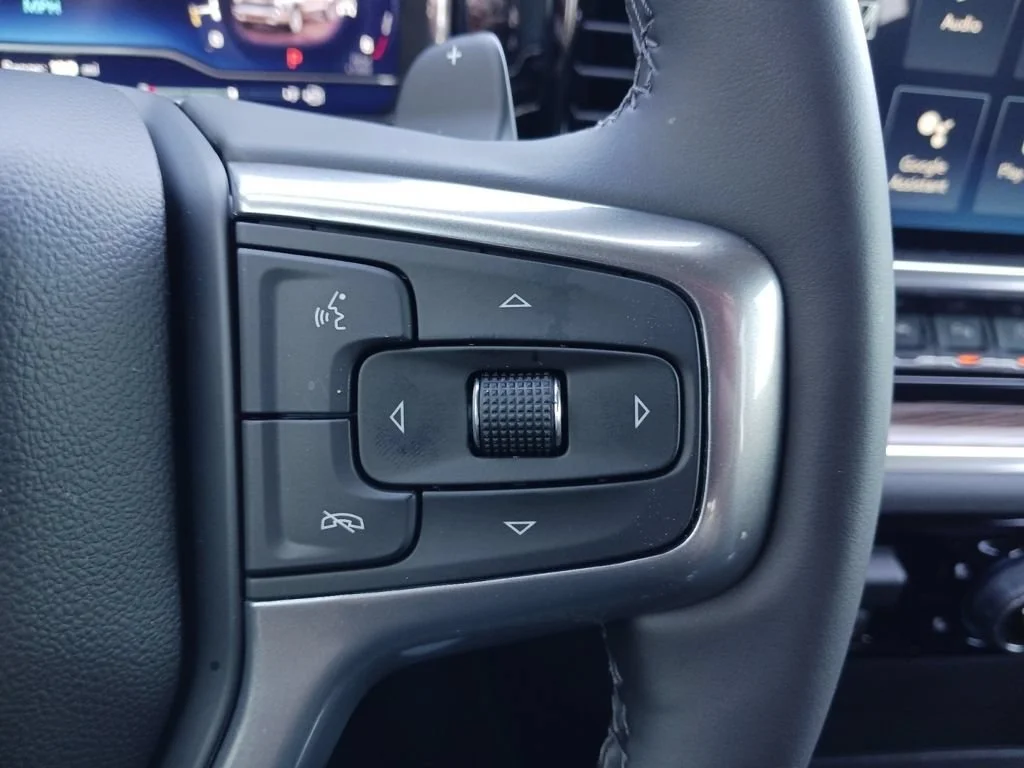 Used 2025 Summit White Chevrolet RST image 30