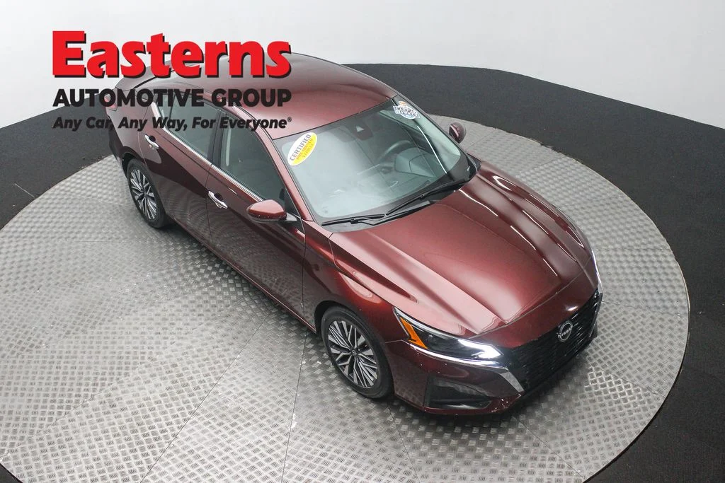 Used 2023 Red Nissan 2.5 SV image 3