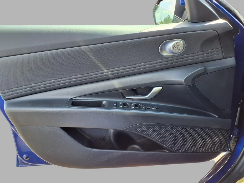 Used 2025 Blue Hyundai SEL Convenience image 19