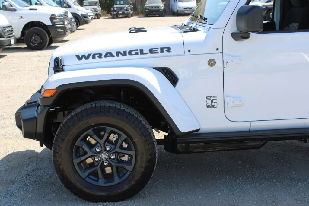 New 2026 Bright White Clear-Coat Exterior Paint Jeep 85th Anniversary Edition image 7