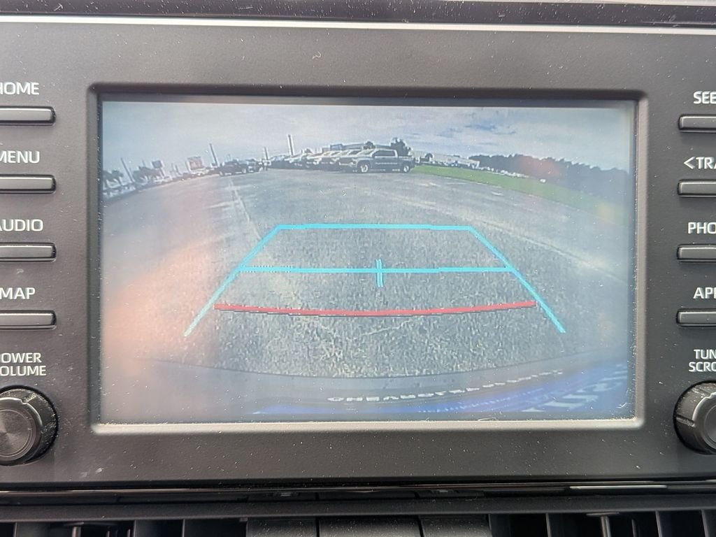 Used 2019 Silver Toyota XLE Premium image 26