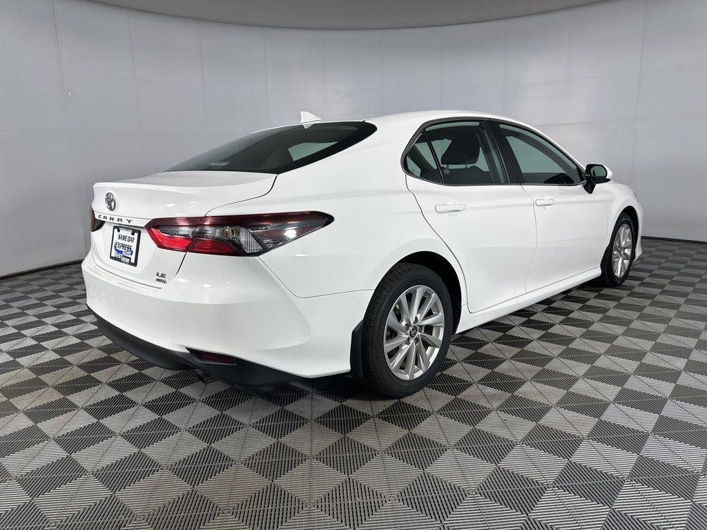 Used 2024 Ice Toyota LE image 8