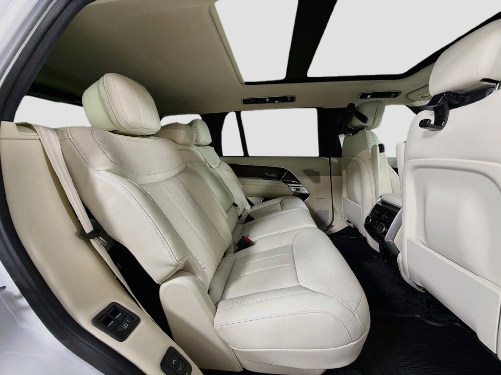 New 2027 Fuji White Land Rover SE image 29