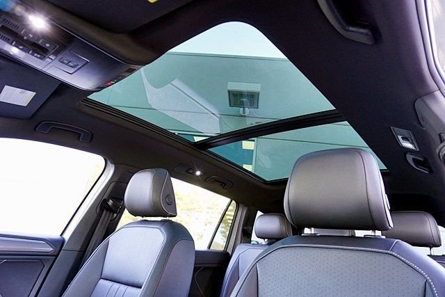 Used 2023 Silver Volkswagen 2.0T SE R-Line Black image 15