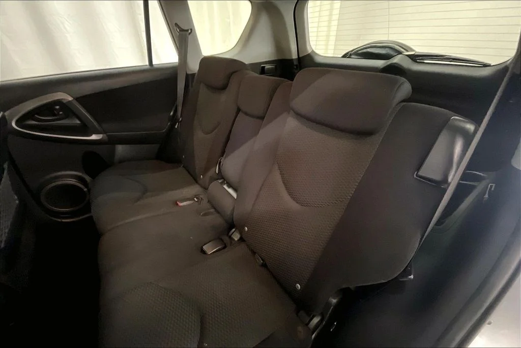 Used 2008 Silver Toyota Sport image 25