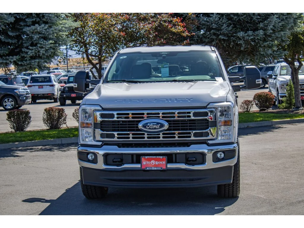 New 2026 OXFORD WHITE Ford XLT image 3