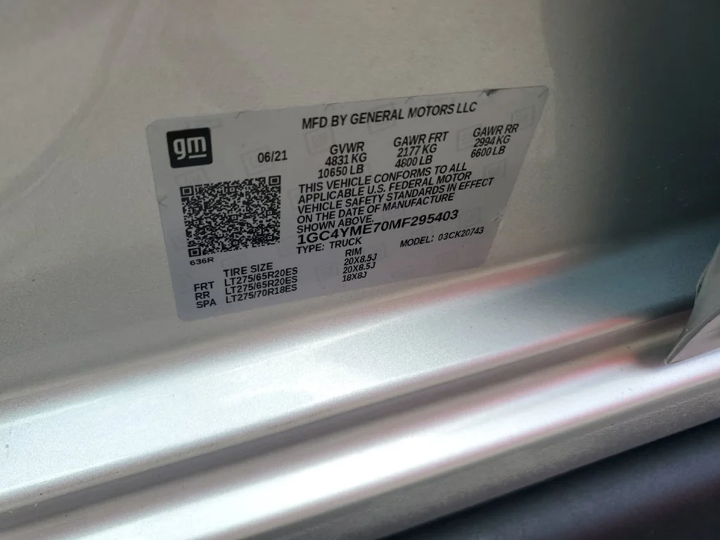 Used 2021 SILVER ICE METALLIC Chevrolet Custom image 26