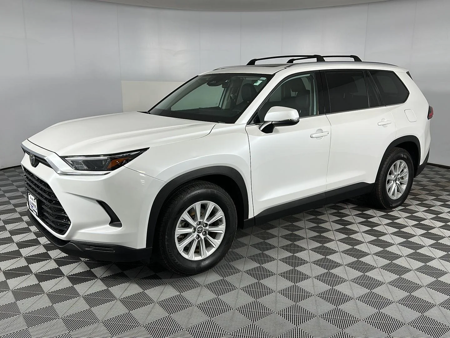 Used 2024 Wind Chill Pearl Toyota XLE image 3