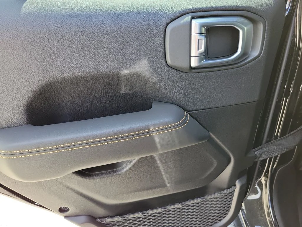 2025 Jeep Wrangler 4-Door Sahara - Photo 8