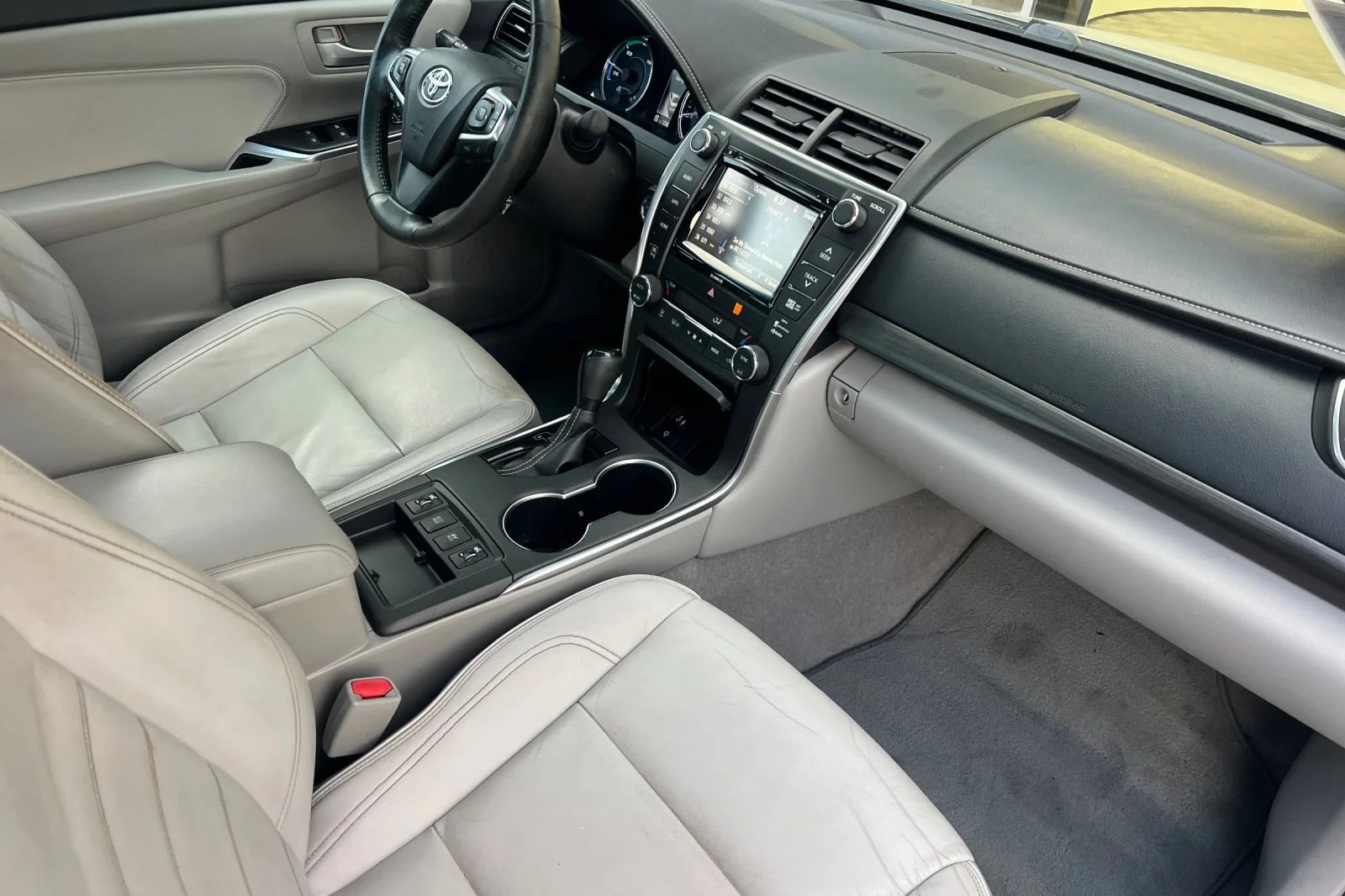 Used 2017 Celestial Silver Toyota Hybrid XLE image 15