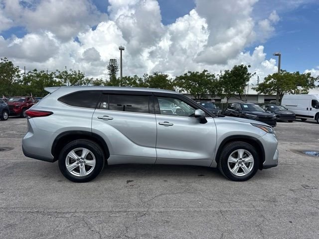 Used 2022 Silver Toyota L image 2