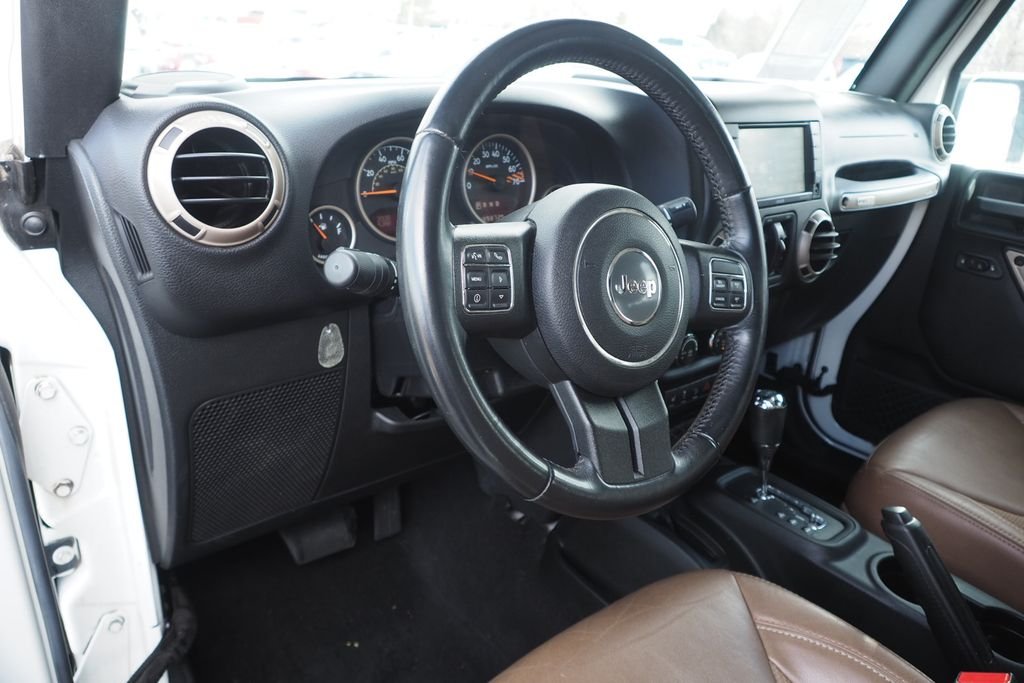 Used 2017 White Jeep Unlimited Sahara image 12