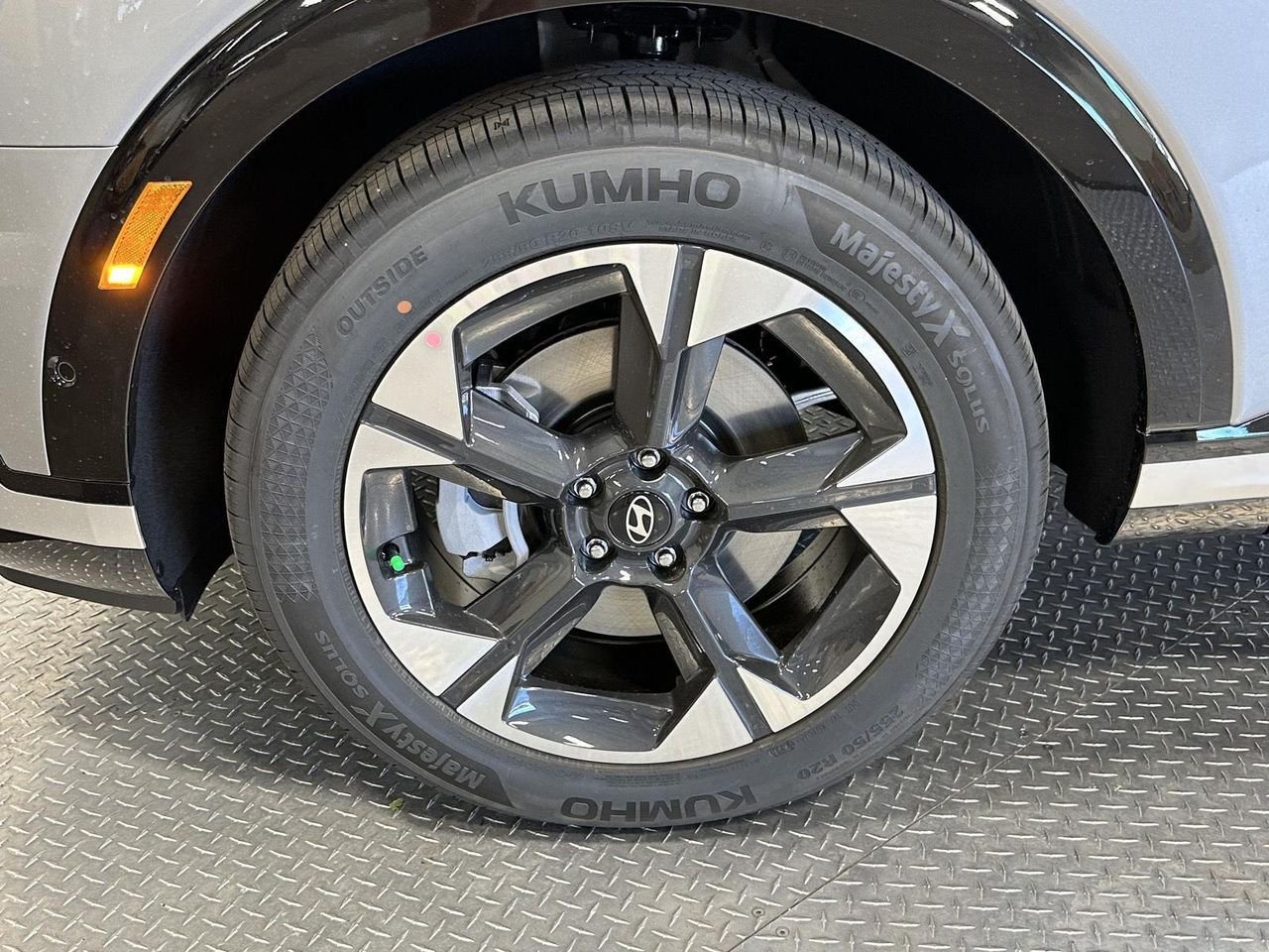 New 2027 Shimmering Silver Hyundai Limited AWD image 61