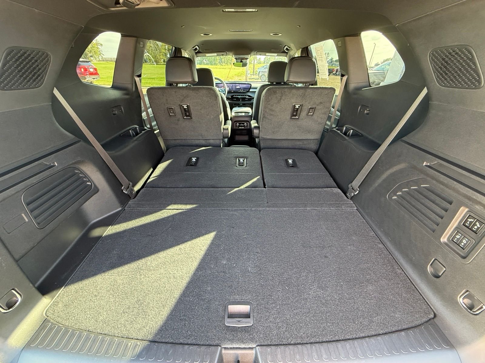 Used 2026 Summit White Buick Preferred image 19