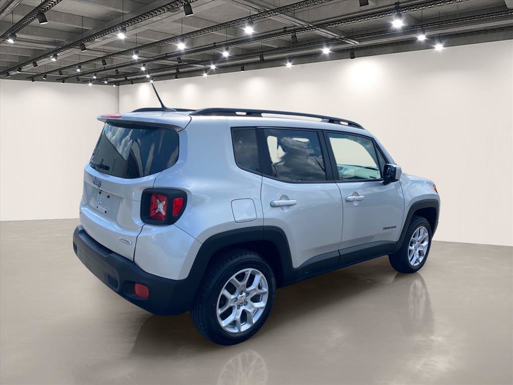 Used 2017 Glacier Metallic Jeep Latitude image 7