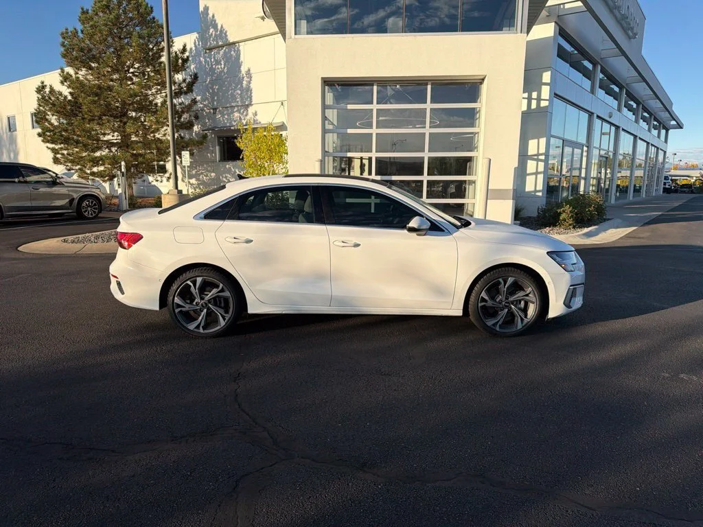 Used 2022  Audi  image 6