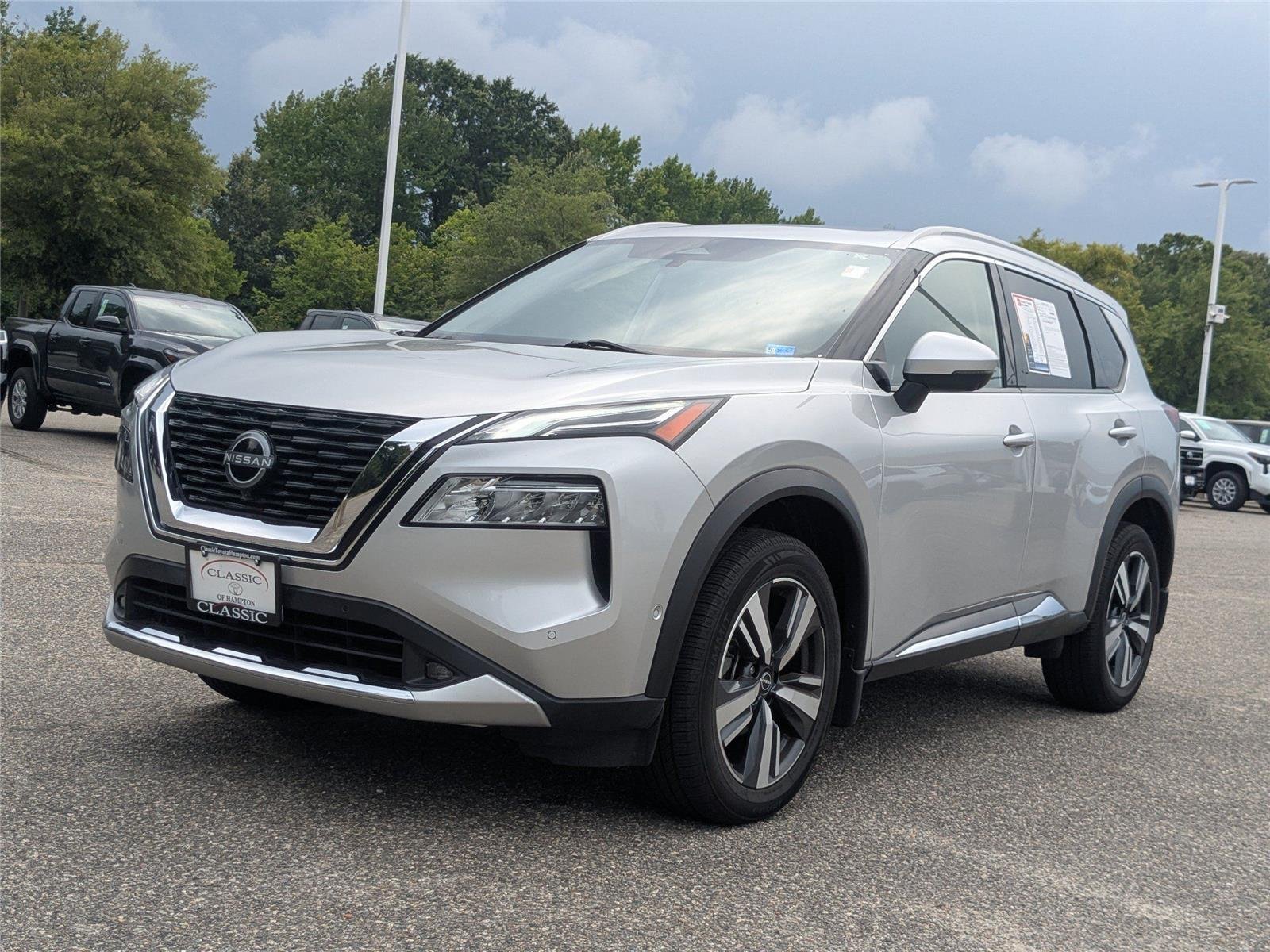 Used 2022 Brilliant Silver Metallic Nissan Platinum image 7