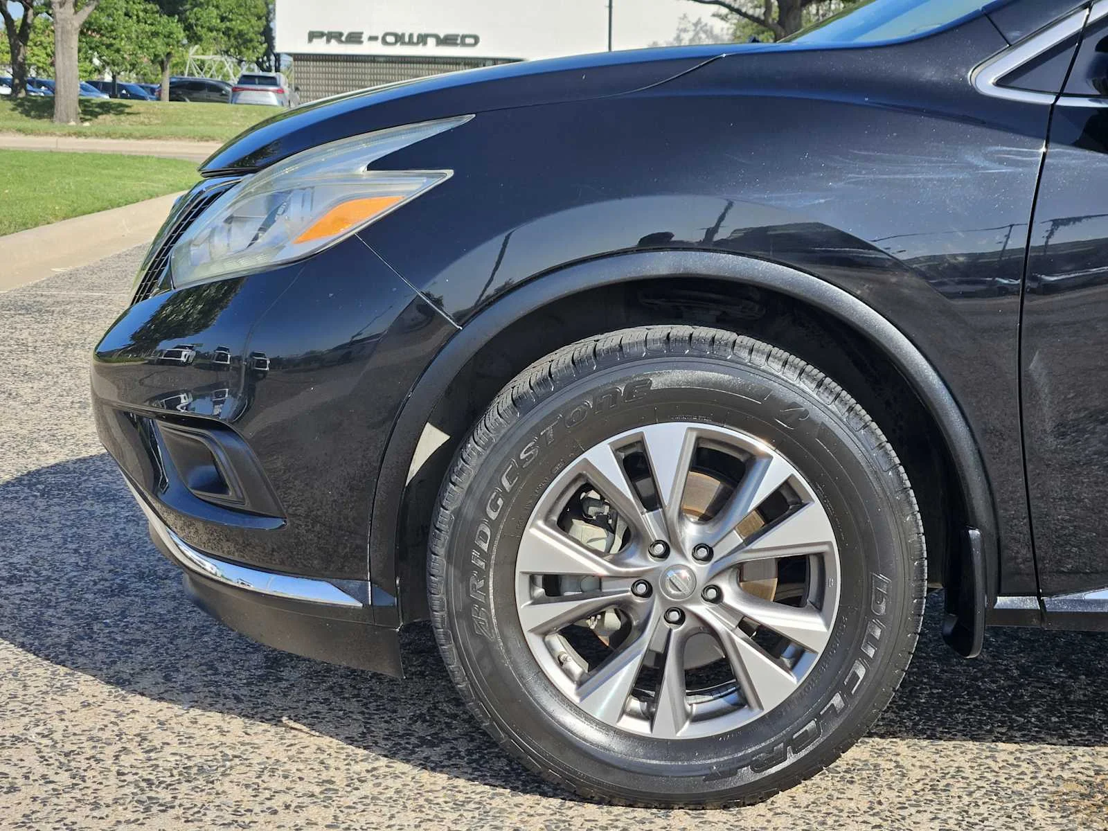 Used 2017 Magnetic Black Metallic Nissan SL image 5
