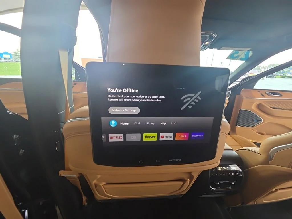 Used 2023 Black Jeep Summit image 25