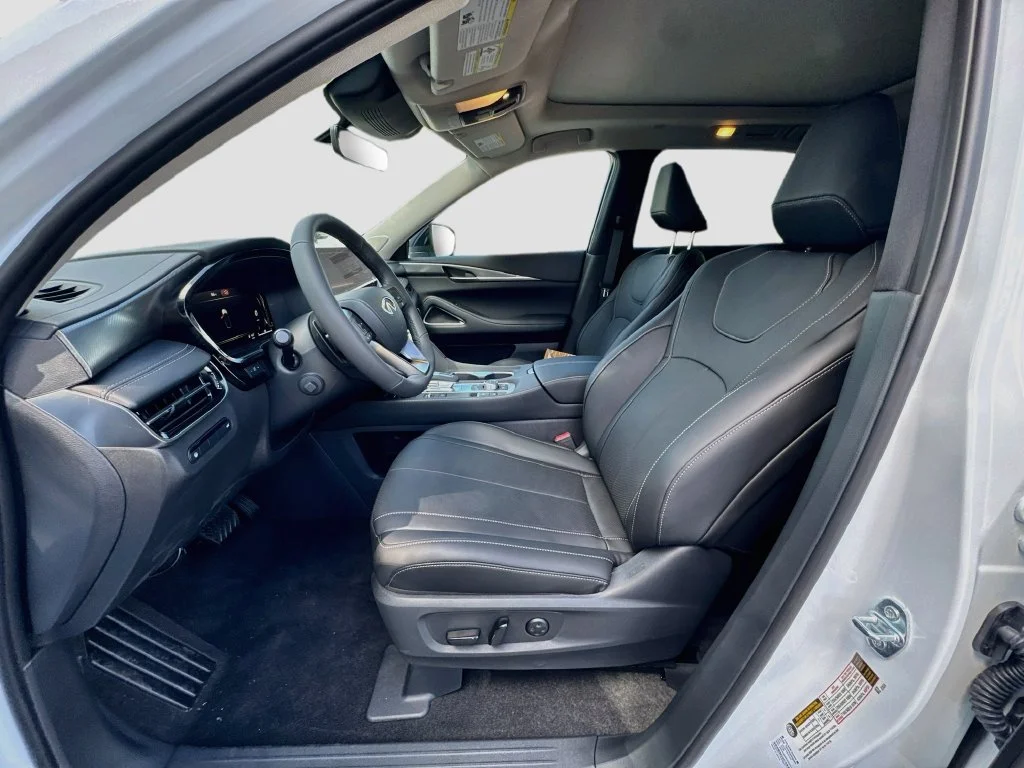 New 2027 White INFINITI LUXE image 22
