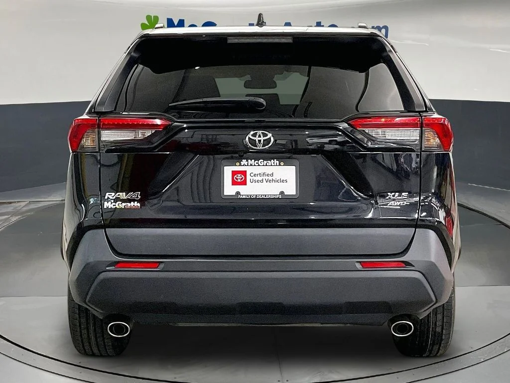 Used 2021 Black Toyota XLE image 6