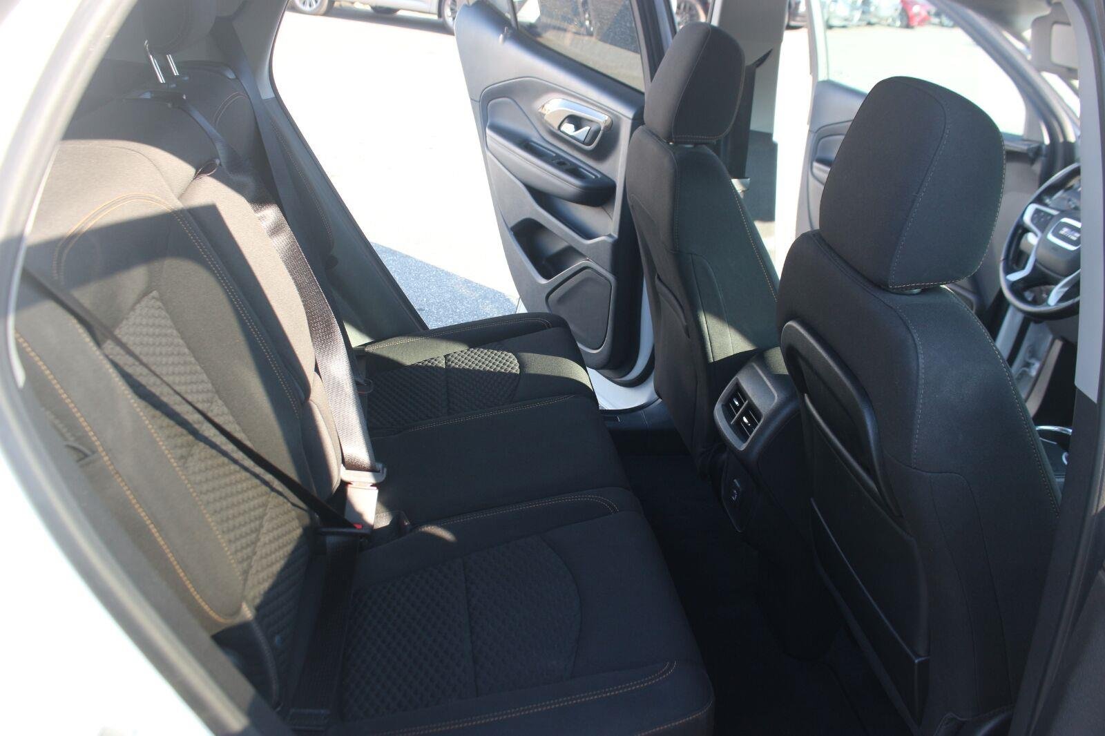 Used 2020 SUMMIT WHITE GMC SLE image 33