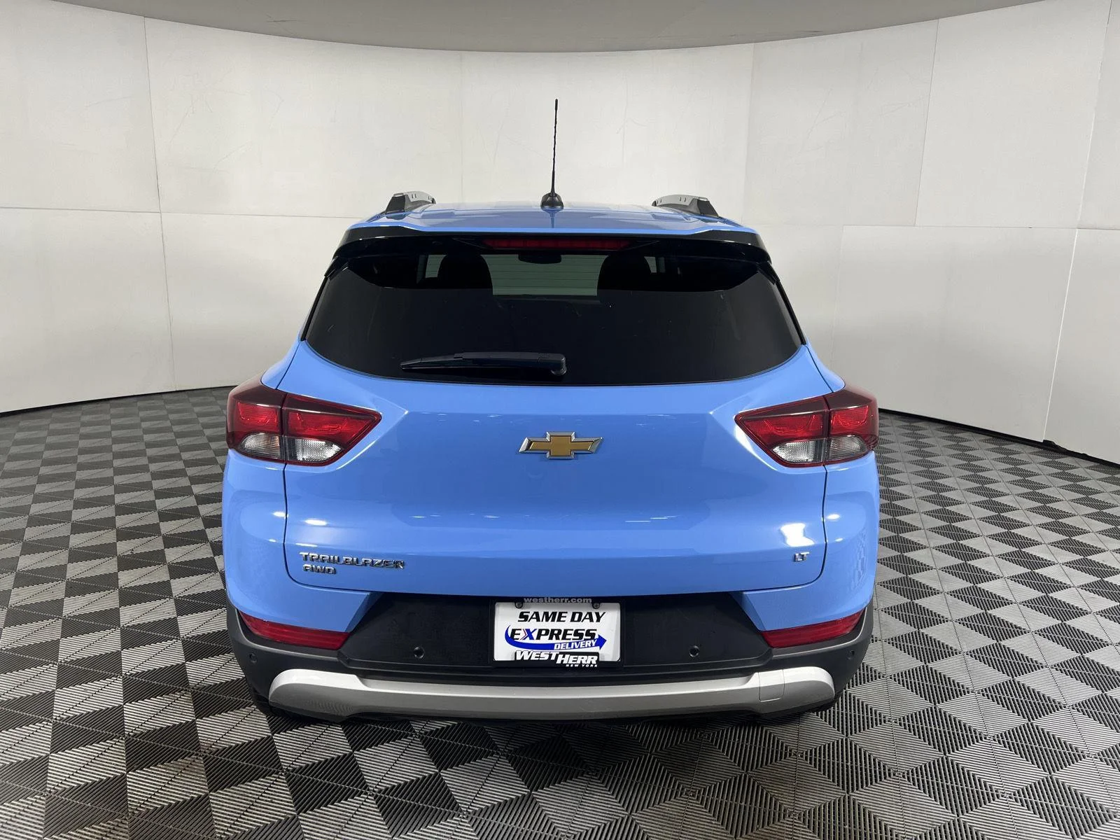 Used 2024 Fountain Blue Chevrolet LT image 3