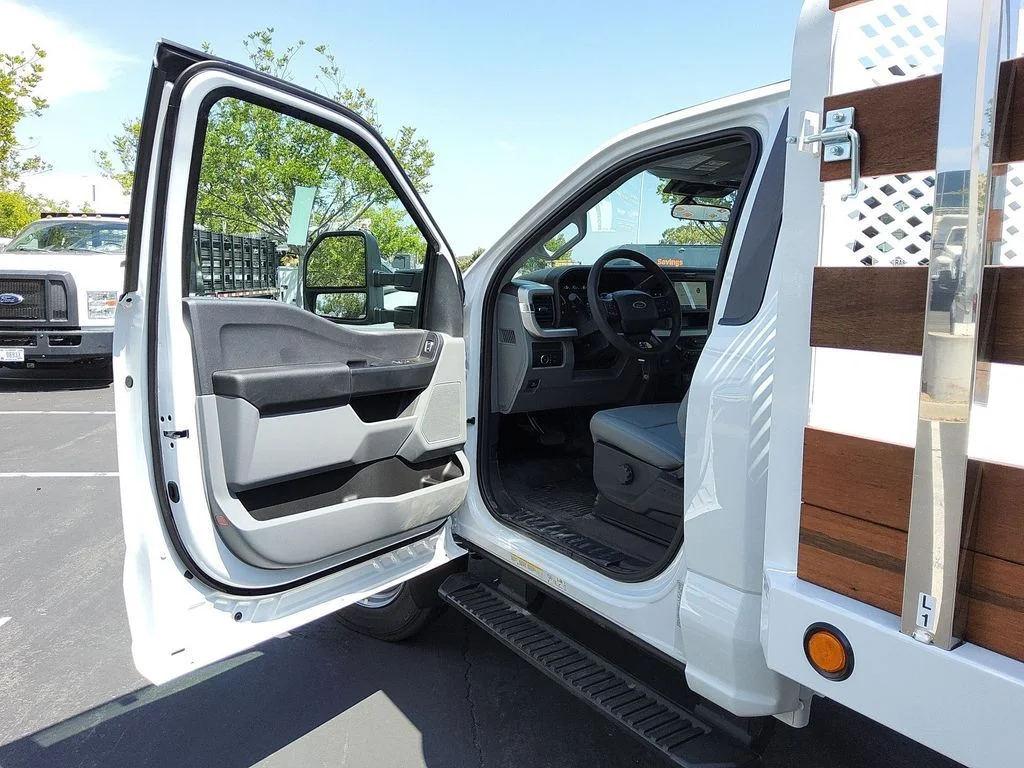 New 2026 Oxford White Ford XL image 5