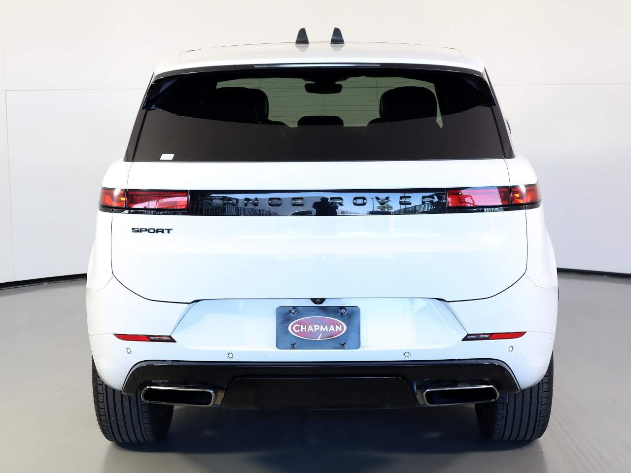 Used 2024 White Land Rover P400 Dynamic SE image 3