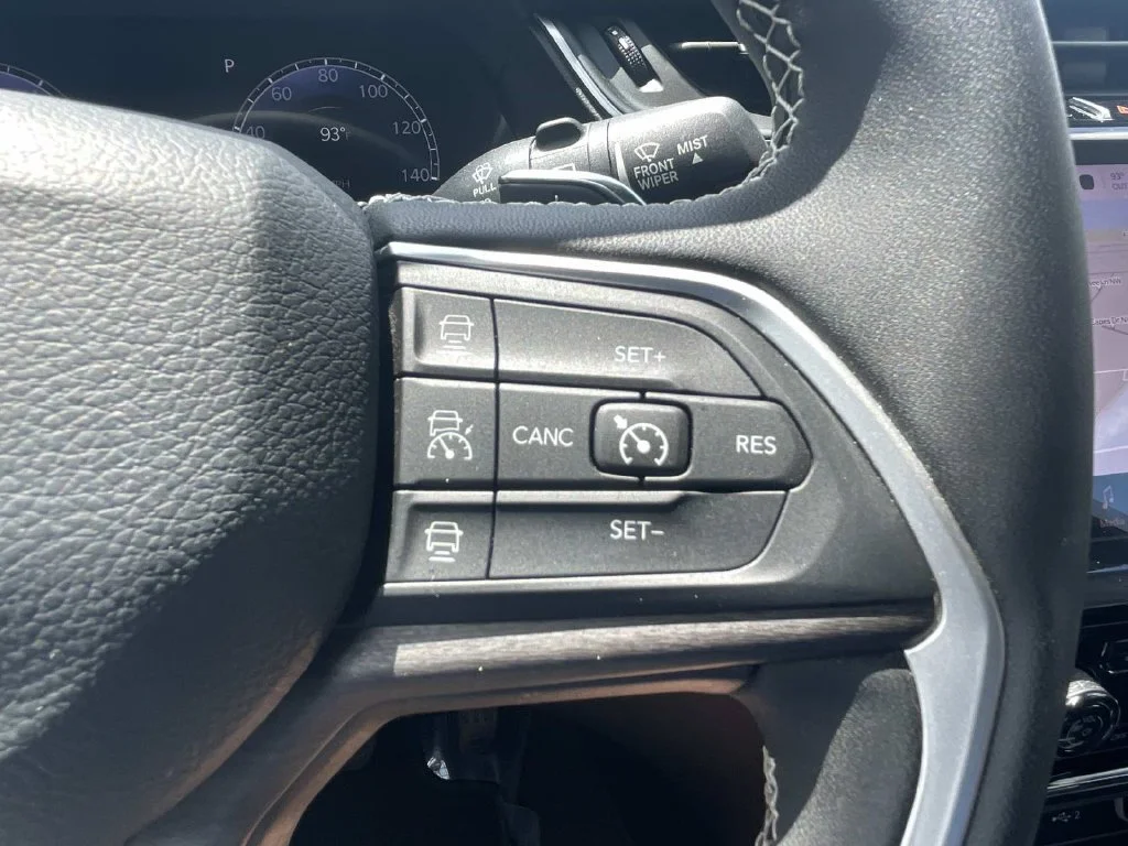 Used 2023 Gray Jeep Limited 4x2 image 25