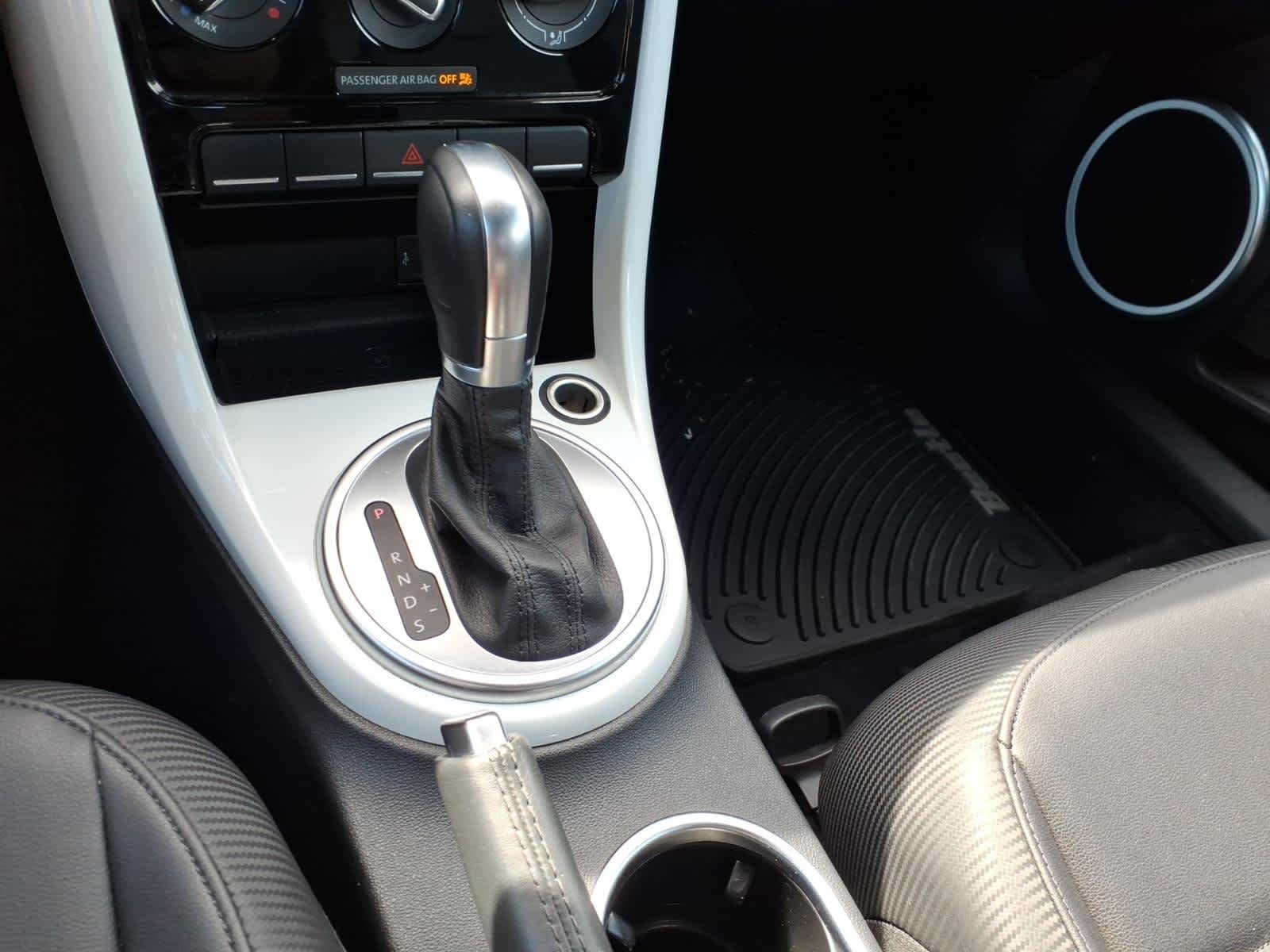 Used 2018 Pure White/Black Roof Volkswagen S image 17