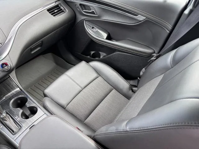 Used 2016 Heather Gray Metallic Chevrolet  image 14