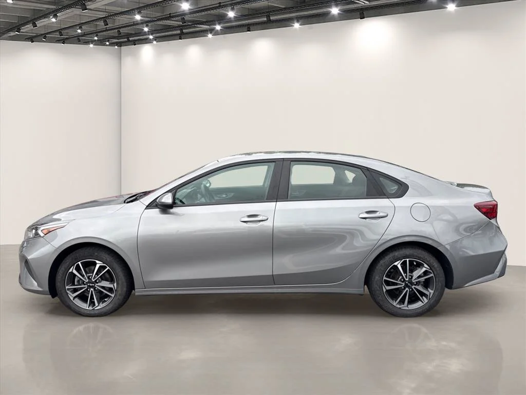Certified Used 2023 Steel Gray Kia LXS image 5