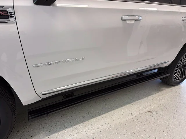 Used 2025 White GMC Denali image 10