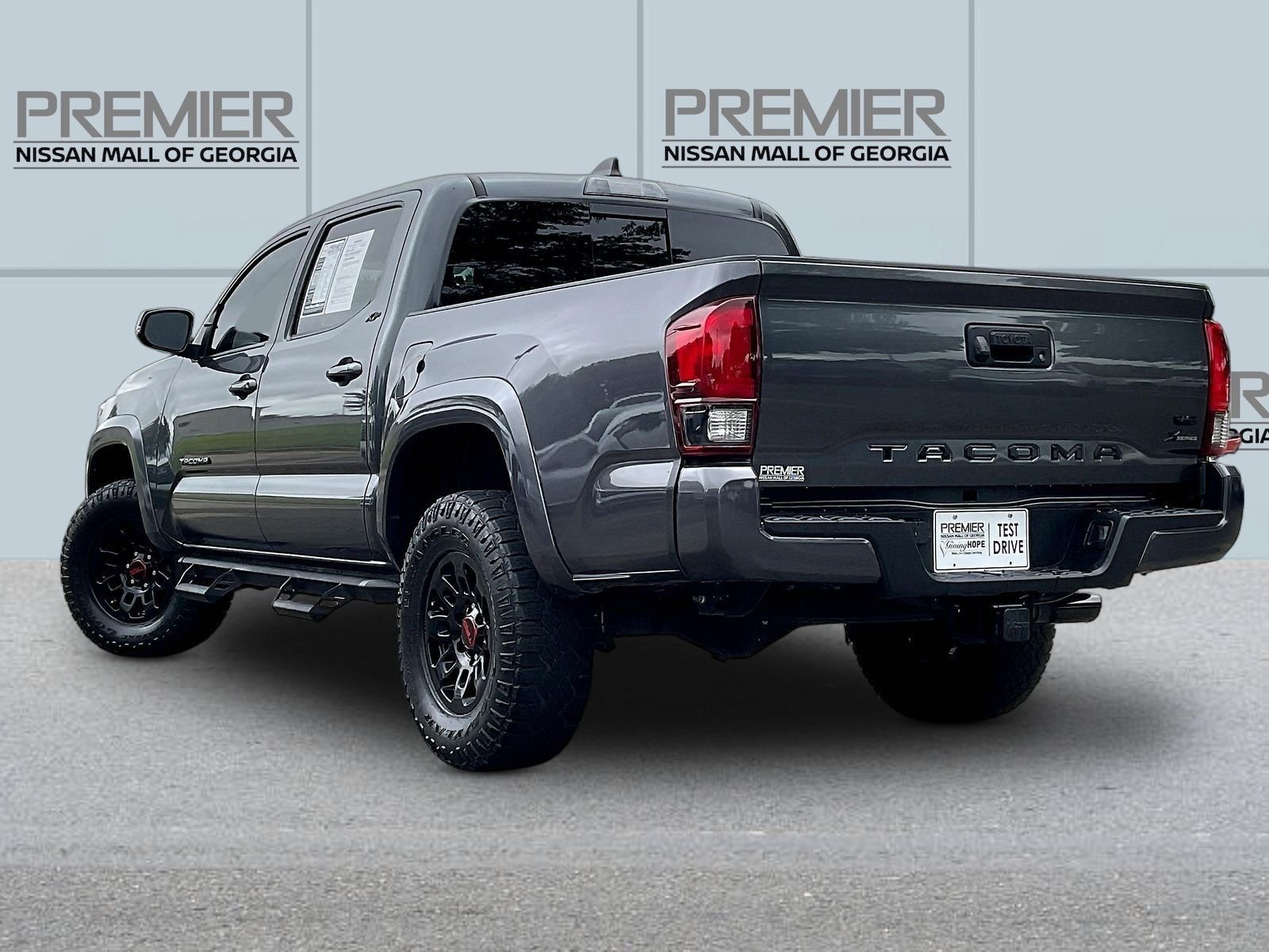 Used 2022 Gray Toyota SR5 image 5