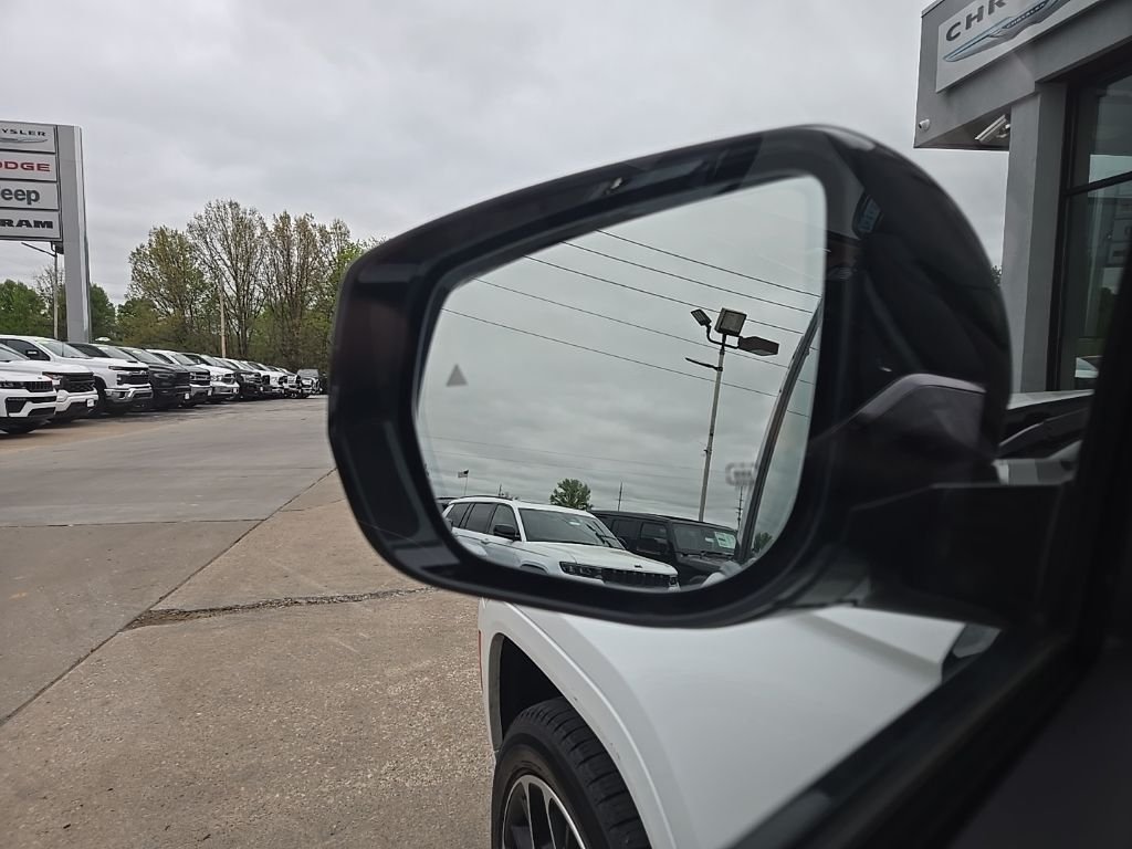 Used 2022 White Jeep Summit Reserve image 30