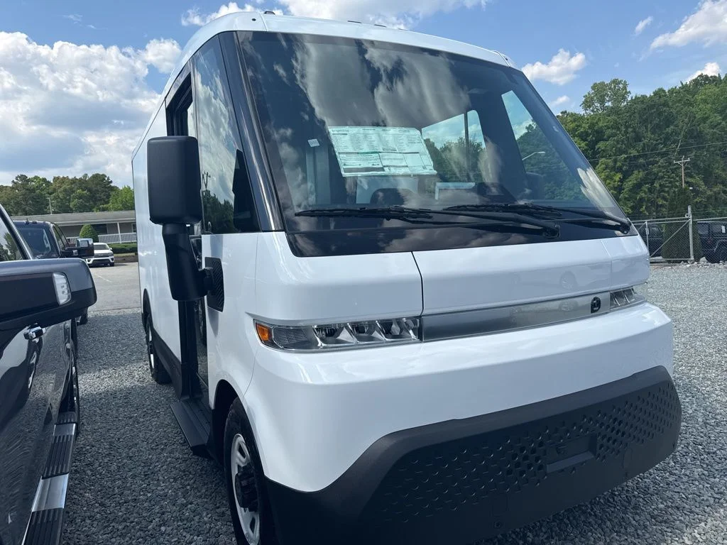 Used 2024 White BrightDrop Base image 2