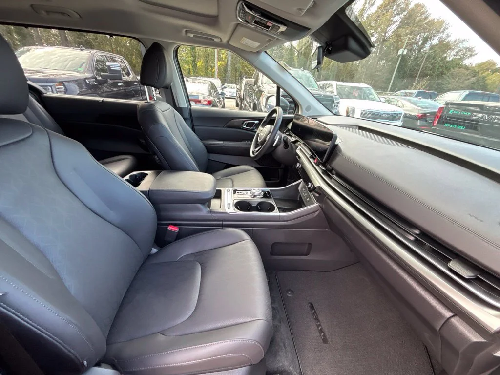 Used 2026 Silver Kia  image 25
