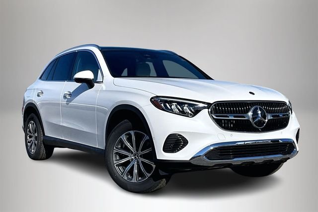 New 2026 MANUFAKTUR Moonlight White Metallic Mercedes-Benz GLC 300 image 1