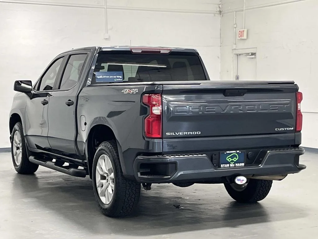Used 2021 SHADOW GRAY METALLIC Chevrolet Custom image 6