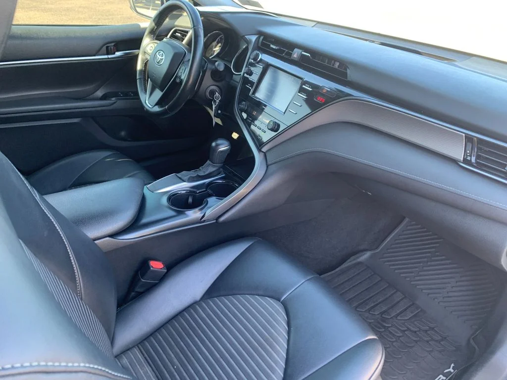 Used 2020 White Toyota SE Nightshade image 18