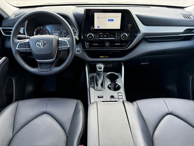 Certified Used 2025  Toyota XLE image 21